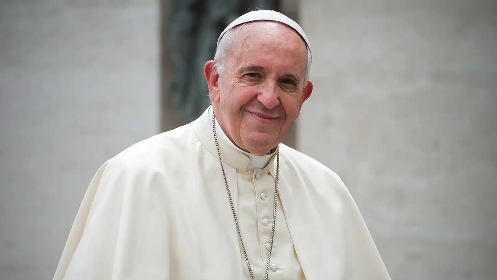 chan-dung-duc-giao-hoang-phanxico-voi-nu-cuoi-hien-hau