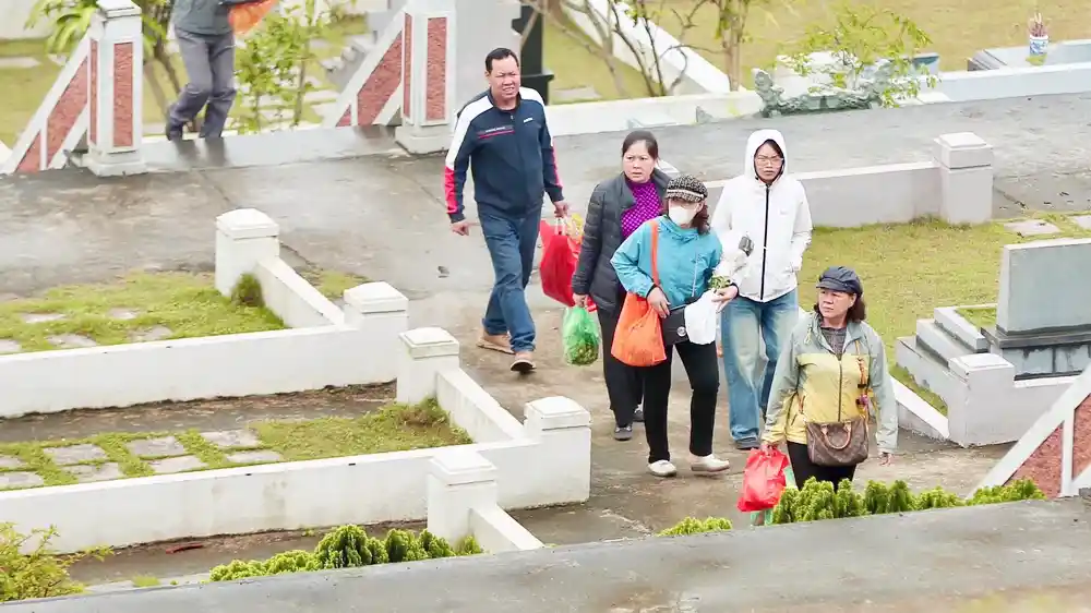 gia-dinh-di-tao-mo-ngay-tet