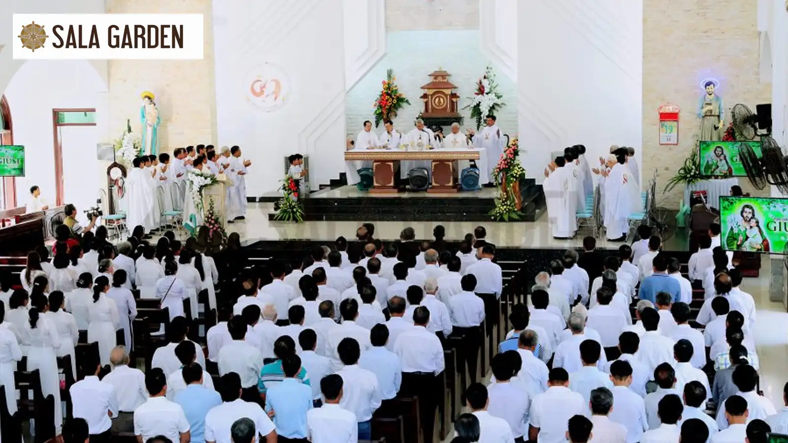 giao-dan-du-le-nha-tho-nghiem-trang