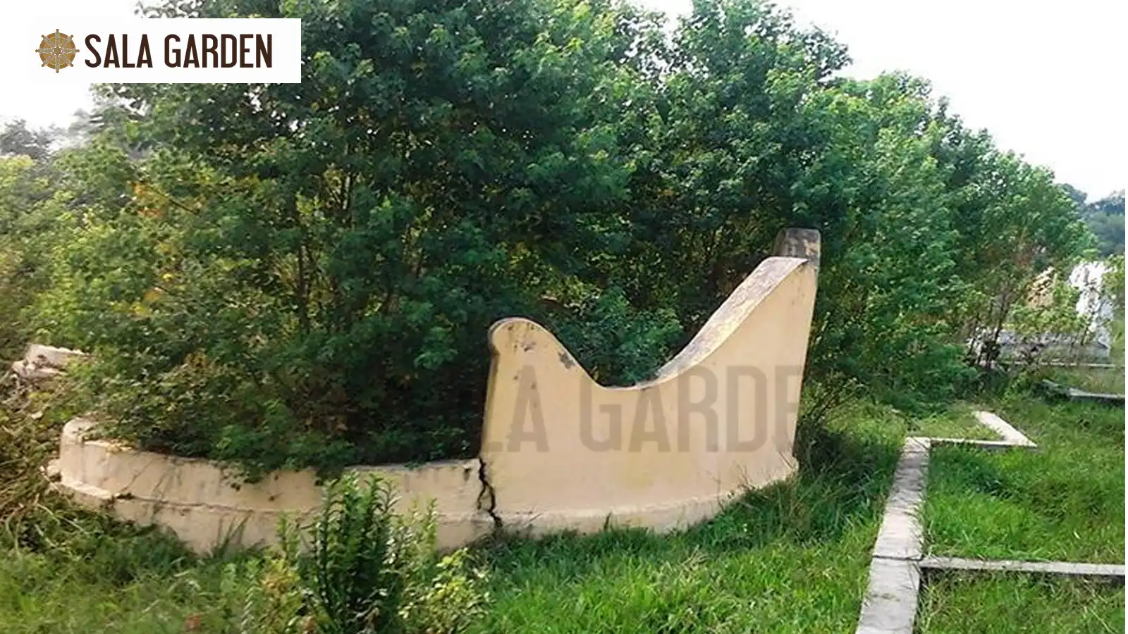 hinh-anh-ngoi-mo-ket-co-dat-no-phinh-to-va-cay-coi-xanh-tot