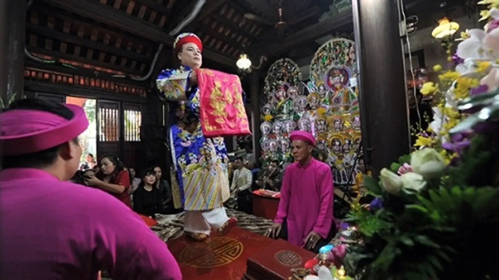 nghi-thuc-hau-dong-goi-hon-trong-tin-nguong-tho-mau